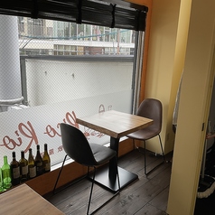 店内最奥窓際のテーブル席（2名まで）