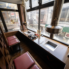 少人数用テーブルもございますが、大宴会にはぴったりの当店別館です！