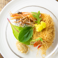 カダイフで巻いた大海老のフリット