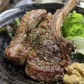 料理メニュー写真&nbsp;【炭火焼】ラムチョップ炭焼き 骨付き 野菜付き