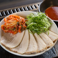 料理メニュー写真&nbsp;【一品】蒸しブタキムチ/すじコン煮