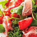 料理メニュー写真&nbsp;生ハム&トマトとクレソン
