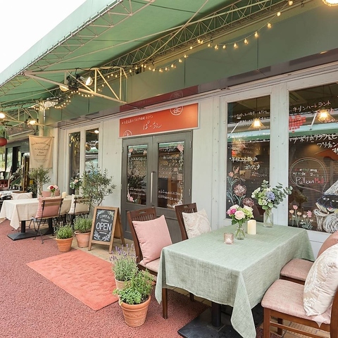 広々とした敷地にあるテラス席が売りです