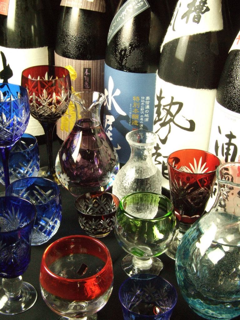 こだわりの切子のグラスや琉球グラスで嗜む信州地酒…