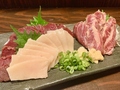 料理メニュー写真 馬刺し二点盛り