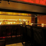 おひとり様大歓迎の気軽に過ごせるカウンター席もご用意しております。落ち着いたひとり時間を是非。