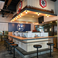 活気に満ちた、にぎやかでアットホームな店内♪