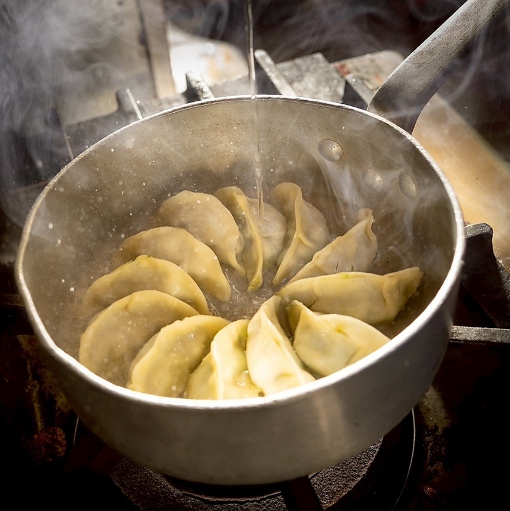 餃子はどれも絶品。当店に訪れたならはずすことのできないメニューです！