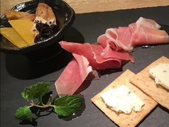 生ハムとチーズ