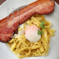 料理メニュー写真&nbsp;大きなベーコンのカルボナーラ