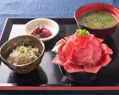 富士盛りまぐろ丼（小）