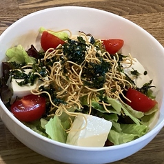 豆腐とバリソバのゴマドレサラ