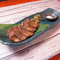 料理メニュー写真 仙台定番の味！牛タン岩塩焼き