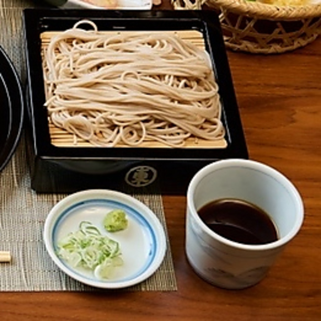 食事の締めにおすすめな絶品おそばをぜひ！もりそばのほか、ユニークなおそばもご用意しております♪