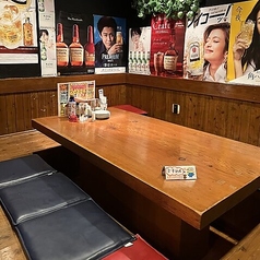 足を伸ばして寛げる掘りごたつ席。ゆったりとしラックスしながら料理や会話をお楽しみいただけるので、気心の知れた友人や同僚との飲み会などにもピッタリです◎