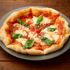 窯焼きナポリピザがお持ち帰りで楽しめる♪