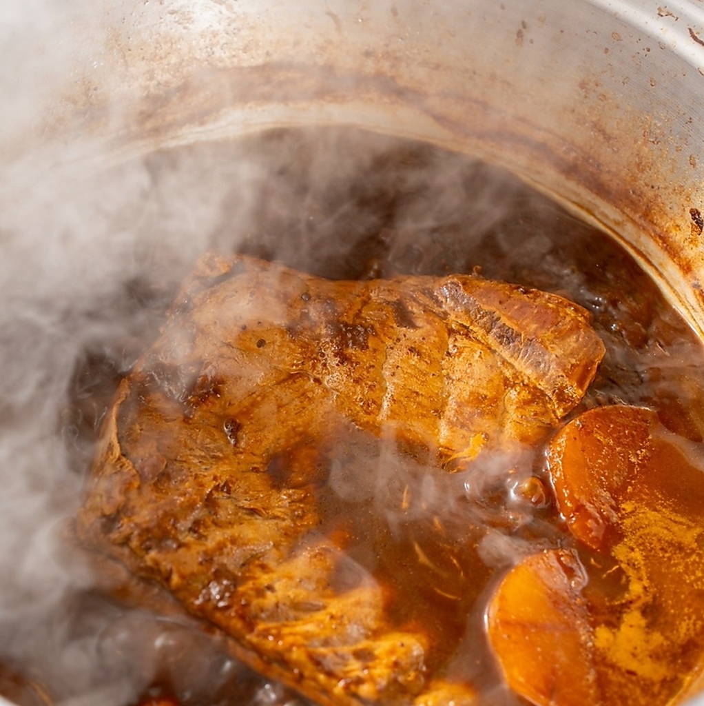 じっくり煮込んだどて煮やおつまみ系のメニューなどお酒がすすむメニューも豊富にご用意しております