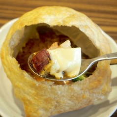 【秋限定】鳴門金時とゴーダチーズのパイ包みスープカレー