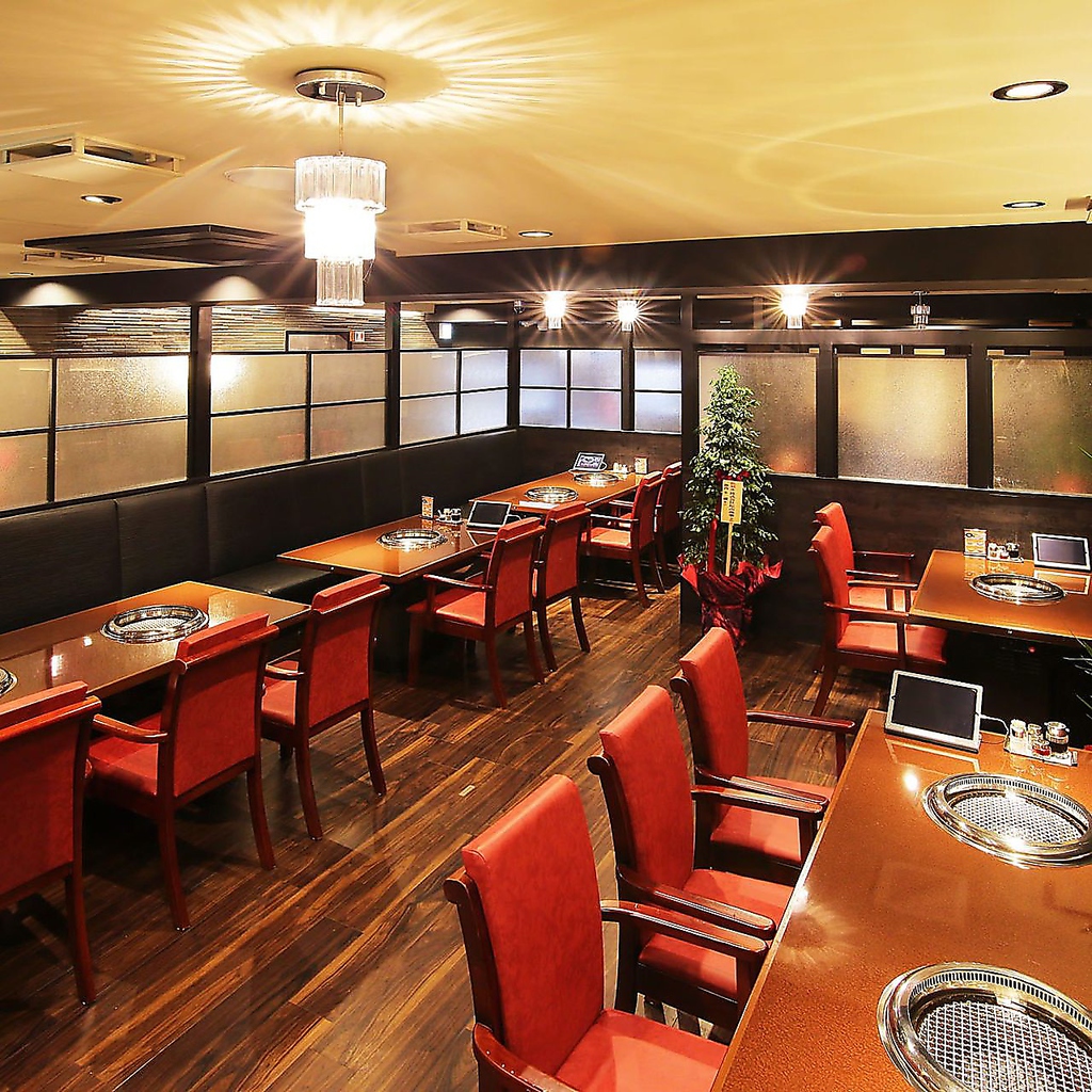 団体様は貸切でのご利用◎店内は大きく２つに座席エリアが別れており、中人数様でも貸切利用が可能◎