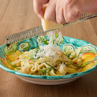 魚介のために一から考案したもちもち自家製パスタ