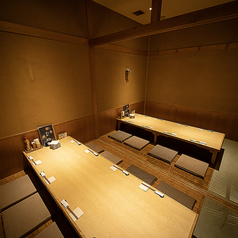 10名～12名の中規模サイズの個室ごございます。