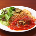 料理メニュー写真&nbsp;チキンステーキ トマトガーリックソース