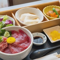 お昼はお値打ちな御膳もご用意しております◎