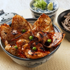 炭火焼き豚丼とミニ田舎蕎麦のセット<梅>