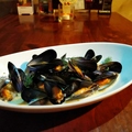 料理メニュー写真&nbsp;Steamed Mussels with White wine (アイルランド産ムール貝の白ワイン蒸し)