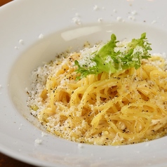 パルメザンチーズと黒胡椒パスタ