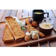 【モーニング～夜バルまで、こだわりの美味しさを】