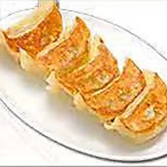 焼き餃子(5個)/枝豆/目玉焼きサラダ/メンマ/野菜春巻(2本)/ニンニク揚げ/冷やしトマト
