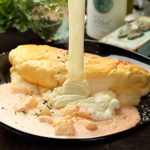 とろとろふわふわチーズのスフレオムレツは必見