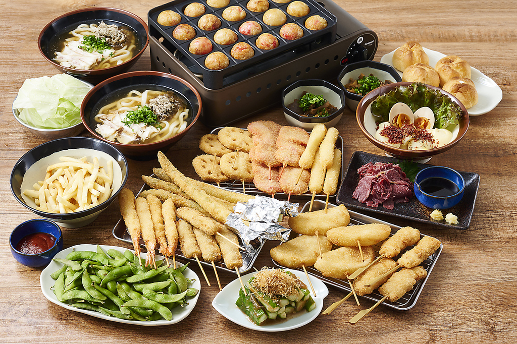 【大阪満喫コース】串カツ8種、牛すじ土手、たこやき等・・全11品120分飲放付5000円(税込)！宴会に◎