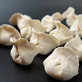 お支払方法は、現金のほかに各種クレジットカード、QRコード決済をご利用いただけます。このため、国内のお客様はもちろん、海外からのお客様にも安心してお食事をお楽しみいただけます。お支払いがスムーズに行えるため、食事の後に現金を用意する手間を省くことができます。