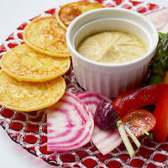 女王レジーナのフムス＆ブリニ