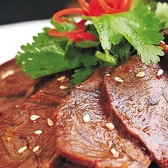 当店は駐車場の完備はございませんが 、都営大江戸線大門駅からのアクセスも良く 、お一人様でもご利用いただきやすい空間を演出しております 。お車でご来店の際には近隣のコインパーキングをご利用下さい 。お昼はランチ営業も行っており、本格中華料理がリーズナブルに味わえます。