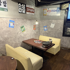 ごゆっくりできるソファーのお席もございます♪