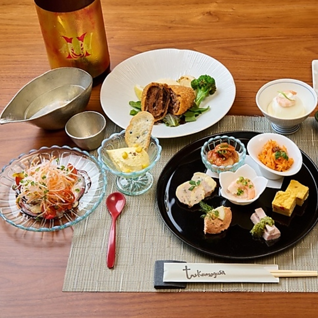 バリエーション豊富な飲み放題付きコースがございます！ぜひ、仲間とワイワイ盛り上がってください！