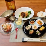 バリエーション豊富な飲み放題付きコースがございます！ぜひ、仲間とワイワイ盛り上がってください！