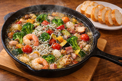 いろいろ入れちゃった!MEGA盛りアヒージョ