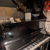 ピアノ、サックス、バイオリンも置いています。