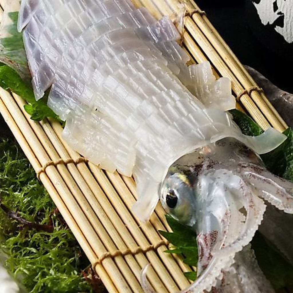 福岡に来たなら是非イカの活き造りをお召し上がりください！