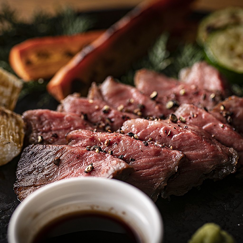 季節の旬の食材をご用意。スーパーに出回らない野菜・お肉は匠焼肉提携の厳選された国産牛を使用。