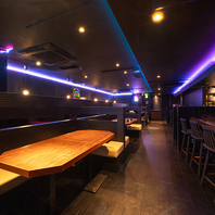 LEDの電光がひかるPOPな店内！