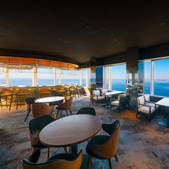 鉄板焼きをお楽しみの後は、テーブルのお席でもごゆっくりお寛ぎ頂けます。