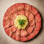 【名物牛タンユッケ】和牛と牛タンの肉割烹 あそばれ 新宿東口店