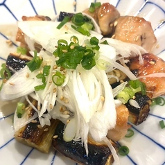 かしらニンニク皿・しろタレ皿・ねぎま皿