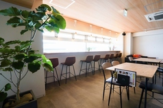 海が見えるカウンター席