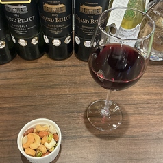 ひとりでも飲めるカウンター席